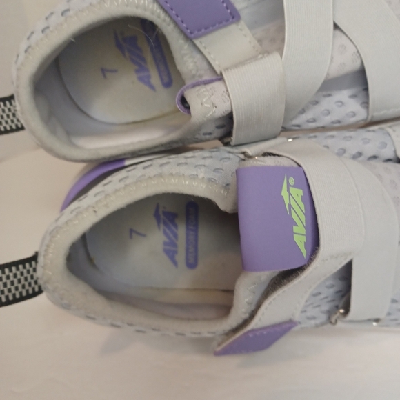 Women's AVIA Size 8 Easy-On Mesh Walking Comfort Shoes Sneakers Gray/Purple - Picture 2 of 6